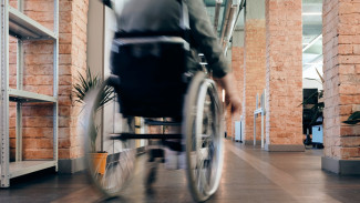 Жалоба воронежского инвалида на отсутствие подъёмника в доме привела к делу о халатности