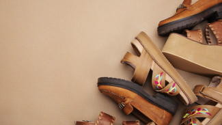 Двух воронежцев оставили на свободе за обман 14 человек при покупке обуви из Китая