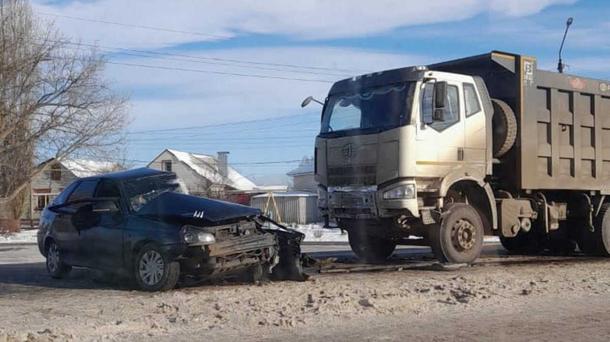 Девушка умерла в скорой после ДТП с легковушками в Воронежской области |  23.11.2023 | Воронеж - БезФормата