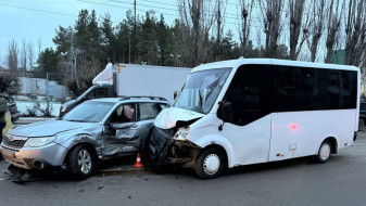 Подросток пострадала при столкновении автобуса и внедорожника в Воронеже