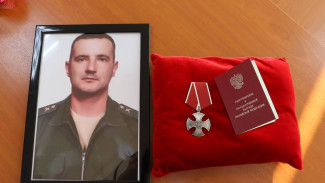 Родителям погибшего на СВО воронежца передали орден Мужества