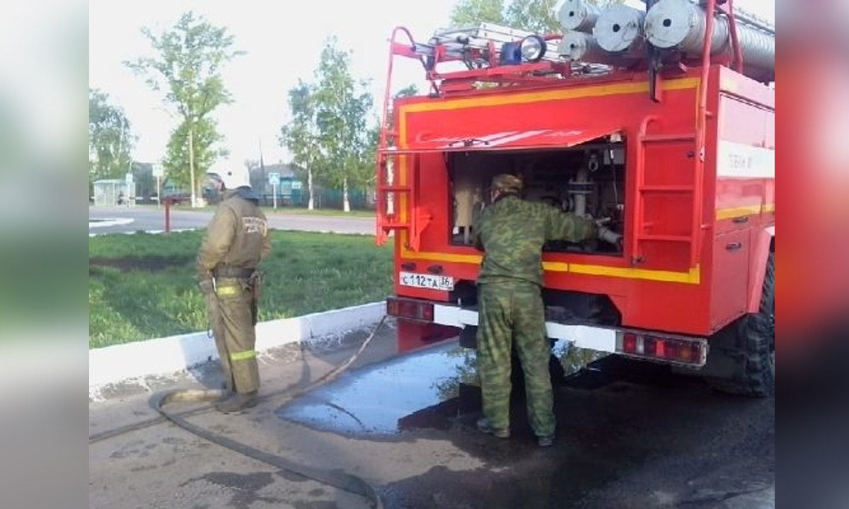 Пожар разгорелся в жилом бараке под Воронежем – Новости Воронежа и  Воронежской области – Вести Воронеж