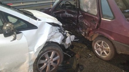 Две женщины пострадали после аварии на трассе в Воронежской области