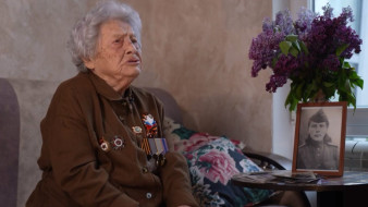 «Железная бабушка» поздравила воронежцев с 80-летием Победы и спела «Катюшу»