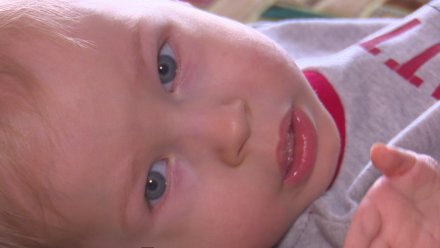 Родители воронежского малыша со СМА отдали собранный на укол 121 млн другим детям
