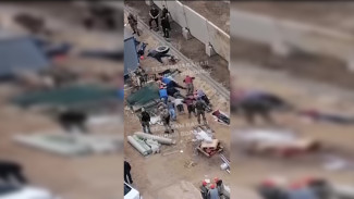 Строителей ЖК «Бунин» в Воронеже положили лицами в землю: появилось видео