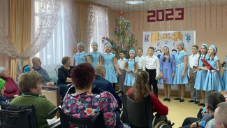 «Единая Россия» помогла организовать концерт в доме-интернате для престарелых и инвалидов