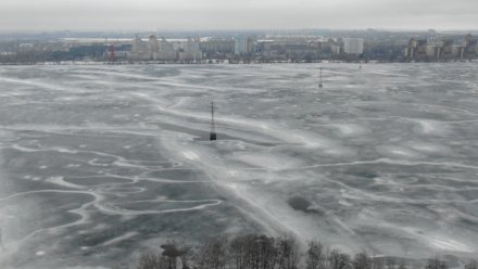 Воронежец захотел сократить путь через водохранилище и провалился под лёд