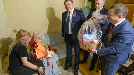 Сенатор Сергей Лукин поздравил ветерана Великой Отечественной войны с Днём Победы
