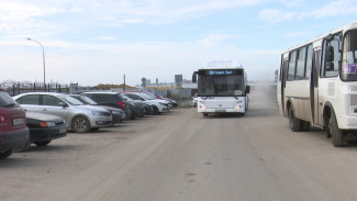 Водители маршруток отказались заезжать в воронежский микрорайон из-за припаркованных авто