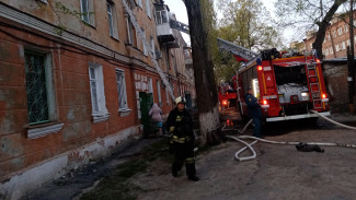 В Воронеже более 30 квартир пострадали после крупного пожара в трёхэтажке