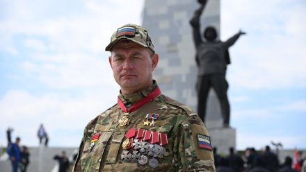 Глава ДНР вручил воронежскому бойцу медаль «Золотая Звезда»