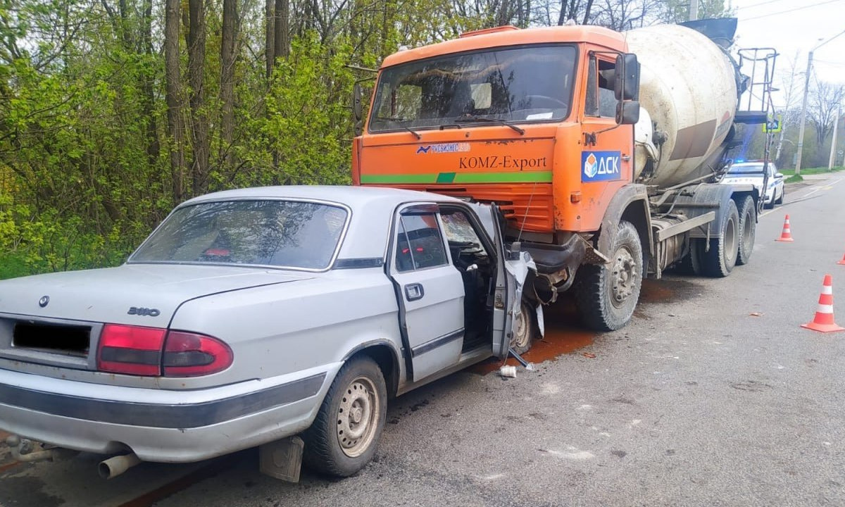 В аварии с бетономешалкой в Воронеже погиб 24-летний автомобилист – Новости  Воронежа и Воронежской области – Вести Воронеж