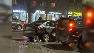 Массовое ДТП произошло на улице Краснознамённой в Воронеже