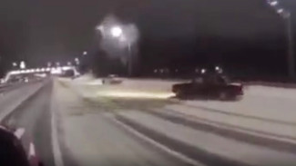 Водители устроили дрифт на воронежской трассе: появилось видео 