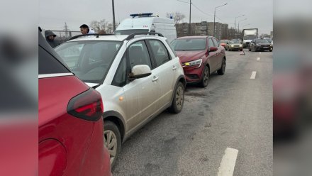 В Воронеже три машины столкнулись паровозиком