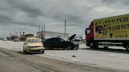 Женщина пострадала в массовом ДТП с фурой на трассе Воронеж – Курск