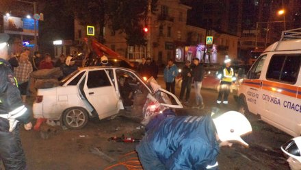 В столкновении «ВАЗа» и BMW X6 в Воронеже пострадали водитель и пассажирка