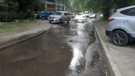 В Воронеже из-за коммунальной аварии затопило двор