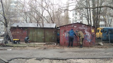 В Воронеже начали сносить незаконно установленные гаражи