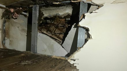 «Боюсь заходить домой». В квартире на главной улице Воронежа рухнул потолок