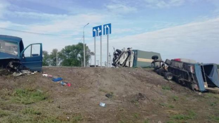В Воронежской области 50-летний водитель погиб при столкновении двух грузовиков