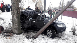Под Воронежем внедорожник влетел в дерево: погиб пассажир