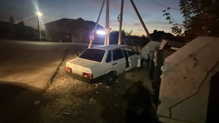 ВАЗ врезался в контейнерную площадку в воронежском селе: пострадали 4 человека