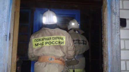 Барак загорелся поздно вечером в Воронежской области