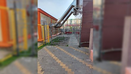 Воронежская УК радикально решила проблему обрушающейся штукатурки с фасада многоэтажки