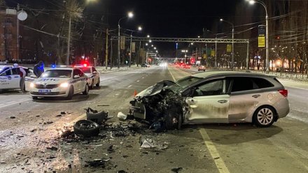 В Коминтерновском районе Воронежа произошло массовое ДТП