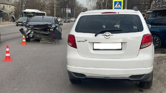 Ребёнок пострадал в столкновении иномарок в Воронеже