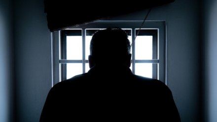В Воронеже экс-сотрудник следственного изолятора обманул жену подозреваемого на 70 тысяч