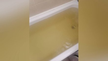 Жители воронежского ЖК «Лазурный» пожаловались на грязную воду из-под крана