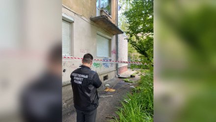 Смерть женщины из-за обрушения балкона в центре Воронежа привела к уголовному делу