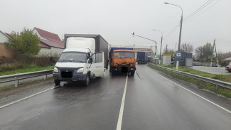 КамАЗ протаранил «Газель» на трассе в Воронежской области: есть пострадавший
