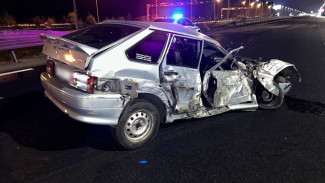 ВАЗ смяло после ДТП с фурой на воронежской трассе: есть пострадавшие