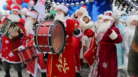 Участки двух центральных улиц Воронежа перекроют из-за парада Дедов Морозов