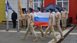 Как прошла первая церемония подъёма флага России в воронежской школе