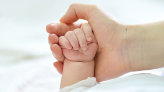 Воронежец принял роды у жены в машине