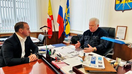 Депутат облдумы обсудил с главой воронежского райцентра реализацию мусорной реформы