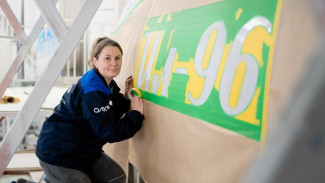 На воронежском авиазаводе рассказали, как одевают самолёты в ливреи