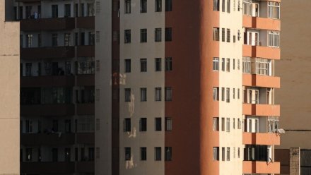 Выпавший из многоэтажки в Воронеже оказался подростком