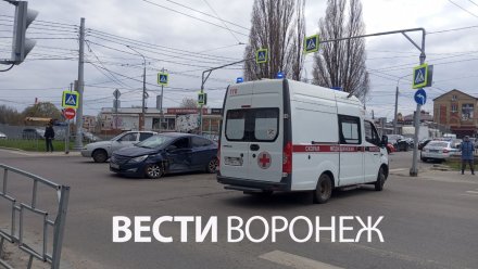 Мужчина попал в больницу после ДТП на перекрёстке 60-й Армии и Хользунова в Воронеже