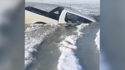 Водителя рухнувшей в озеро под Воронежем легковушки обяжут выплатить штраф