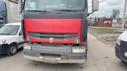 В Воронеже попавшая под колёса грузовика 84-летняя пенсионерка умерла в больнице