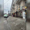 Фрагменты фасада рухнули на тротуар в центре Воронежа: пострадала девушка