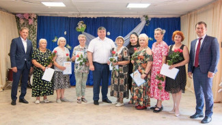 В микрорайоне 1 Мая День семьи, любви и верности отметили с депутатами округа