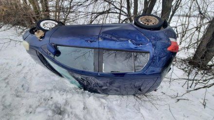 В Воронежской области женщина пострадала после опрокидывания Toyota Yaris 