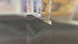 Воронежцы попали под «дождь» в крупном торговом центре: появилось видео